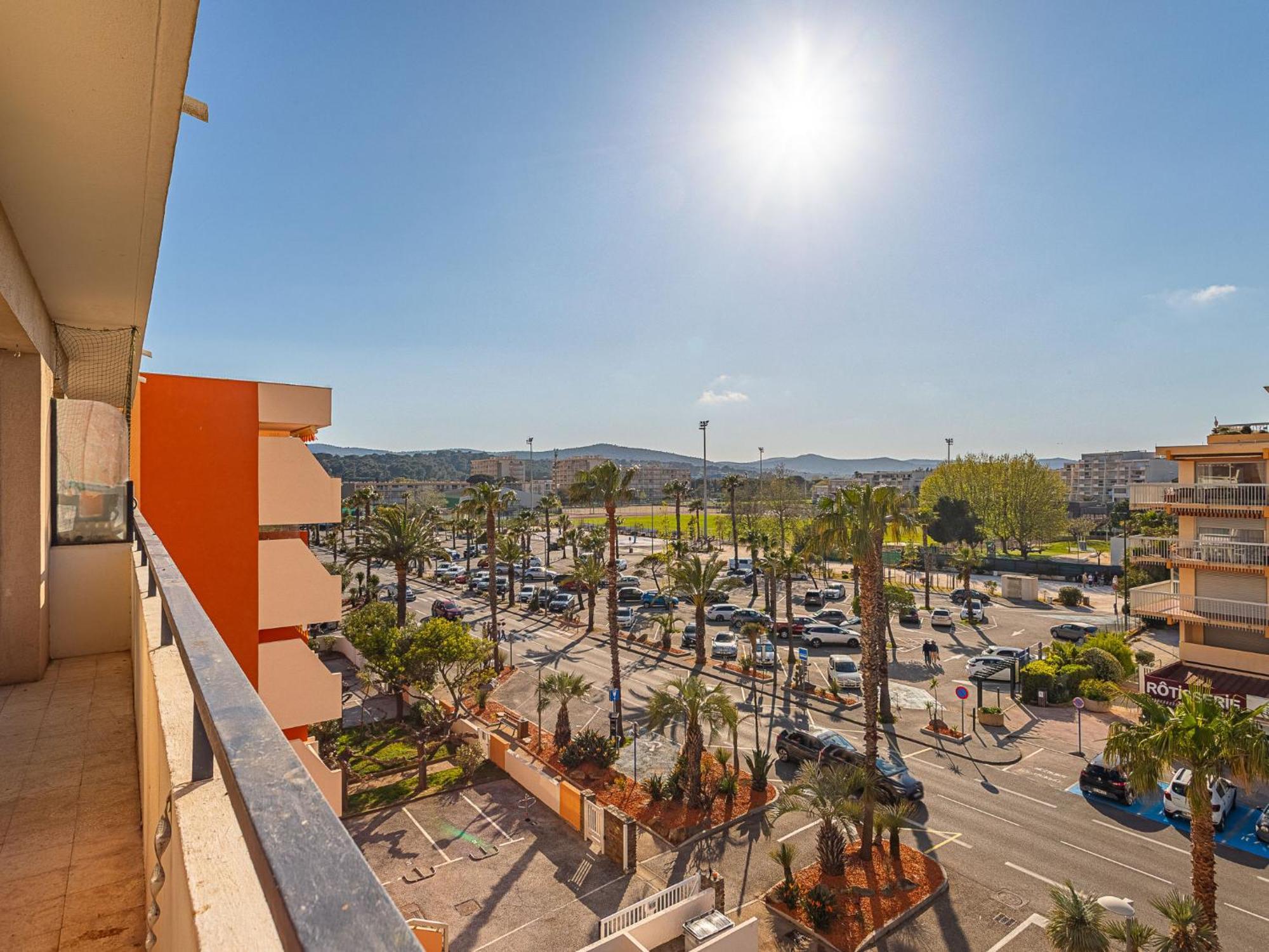 Studio Le Grand Large-4 By Interhome Le Lavandou Bagian luar foto