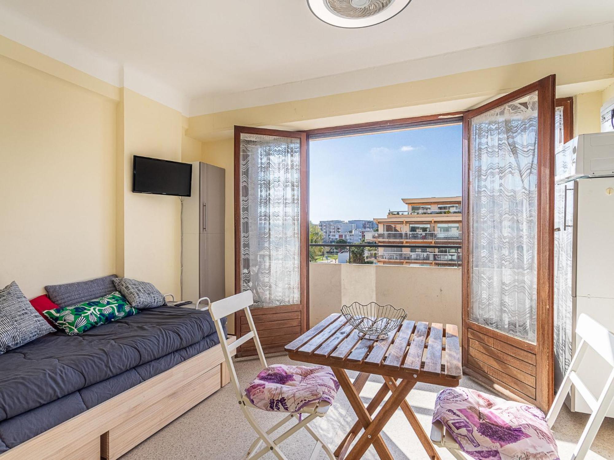 Studio Le Grand Large-4 By Interhome Le Lavandou Bagian luar foto